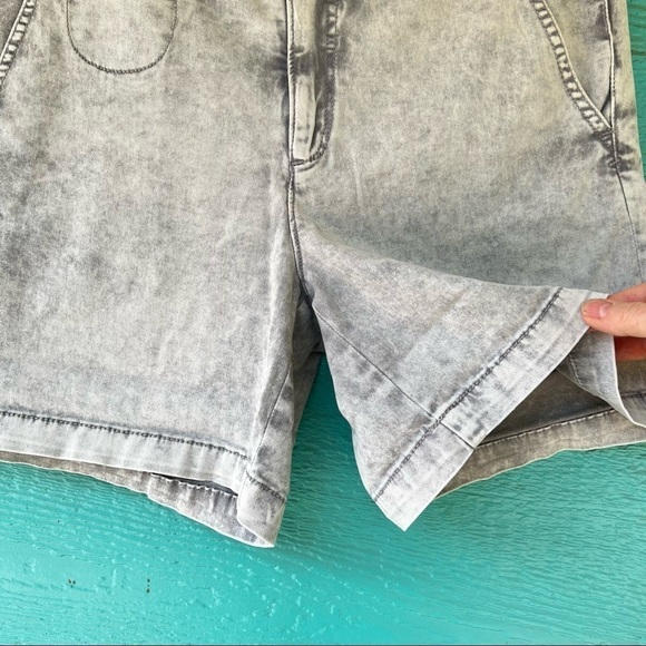 ANTHROPOLOGIE RELAXED JEAN SHORTS NWOT SIZE 28 - Picture 2 of 9